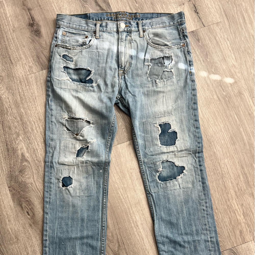 American Eagle Outfitters Light Blue Distressed Men Jeans